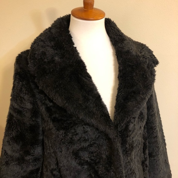 White House Black Market Cropped Faux Fur Coat - Picture 7 of 8